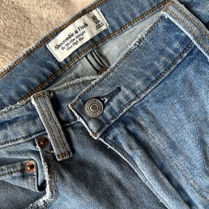 Abercrombie & Fitch crisscrossed waist 90’s straight!
